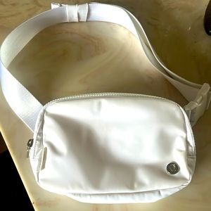 Lululemon white belt bag never used.
